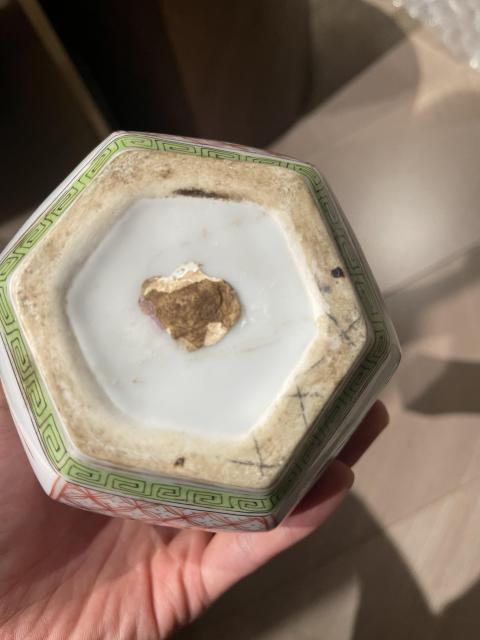 古玩陶瓷五彩洞石花卉紋六方瓶拍賣,當前價格3800元