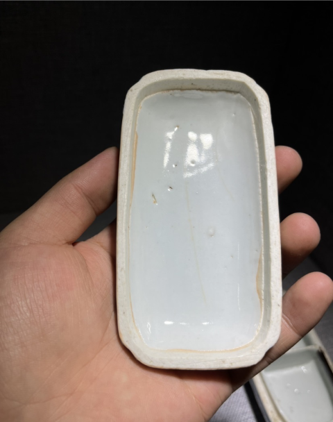 古玩陶瓷青花花卉蓋盒拍賣(mài),當(dāng)前價(jià)格9999元