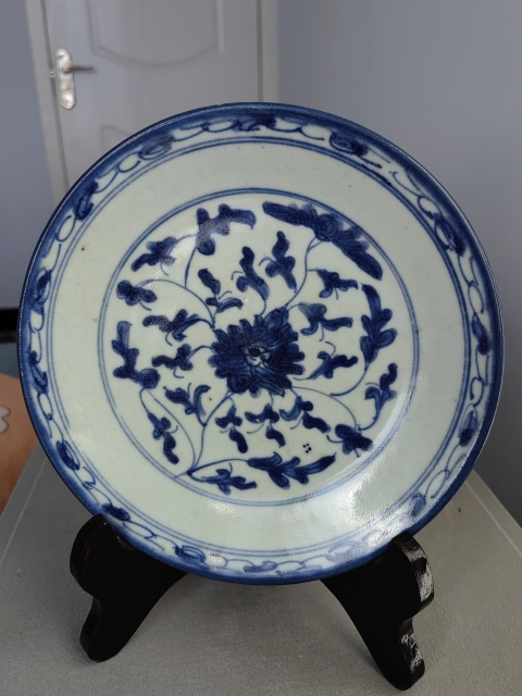 古玩陶瓷清中·青花纏枝花卉盤真品鑒賞圖