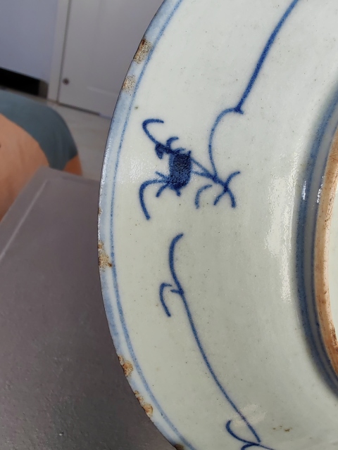 古玩陶瓷清中·青花纏枝花卉盤真品鑒賞圖