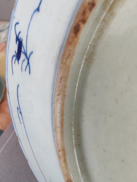 古玩陶瓷清中·青花纏枝花卉盤真品鑒賞圖