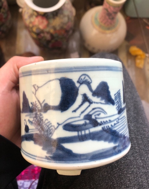古玩陶瓷乾隆時期青花山水人物紋琴爐拍賣,當前價格2800元