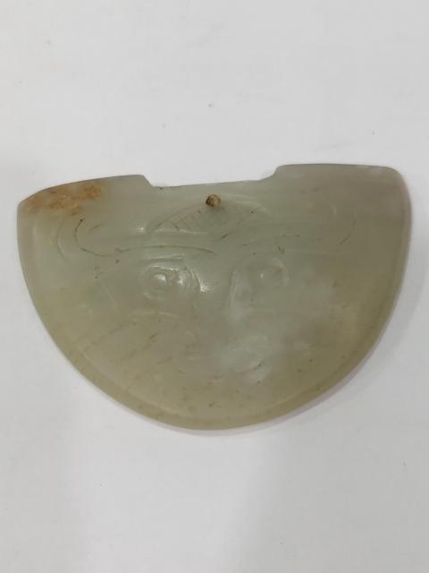 古玩雜項和田玉雕牛頭紋掛件拍賣，當(dāng)前價格4000元