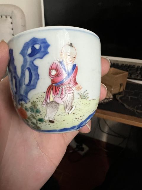 古玩陶瓷青花粉彩洞石牡丹童子雞紋乾隆御題詩缸形杯拍賣,當前價格10000元