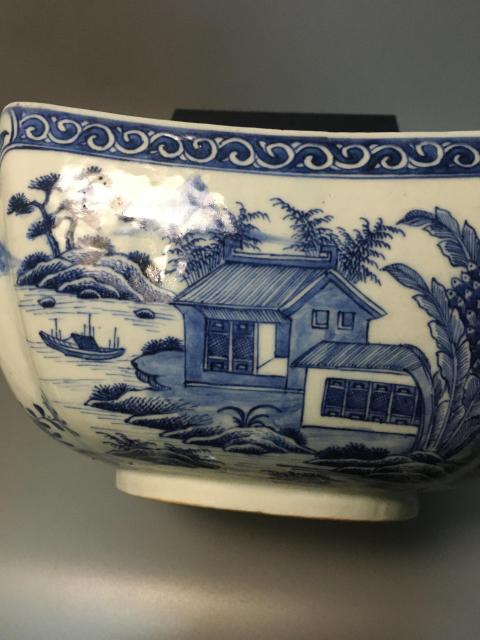 古玩陶瓷【精品乾隆】清乾隆青花山水通景紋四方升斗拍賣,當前價格12000元