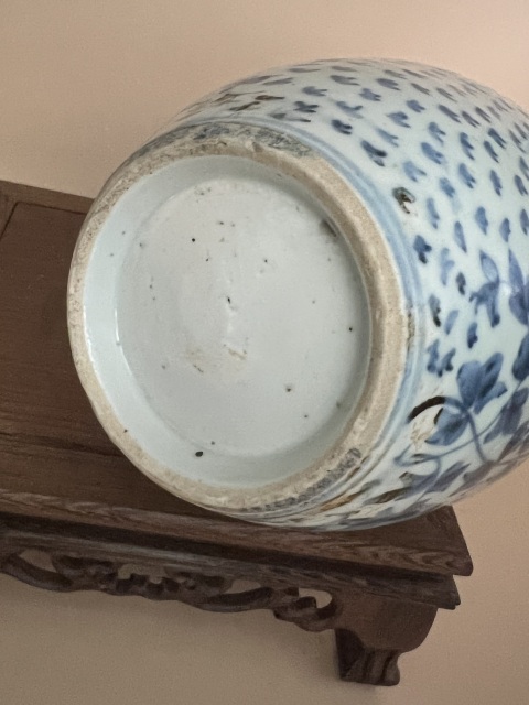 古玩陶瓷清代中期·花卉紋青花罐拍賣,當前價格980元
