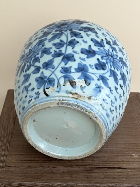 古玩陶瓷清代中期·花卉紋青花罐拍賣,當前價格980元