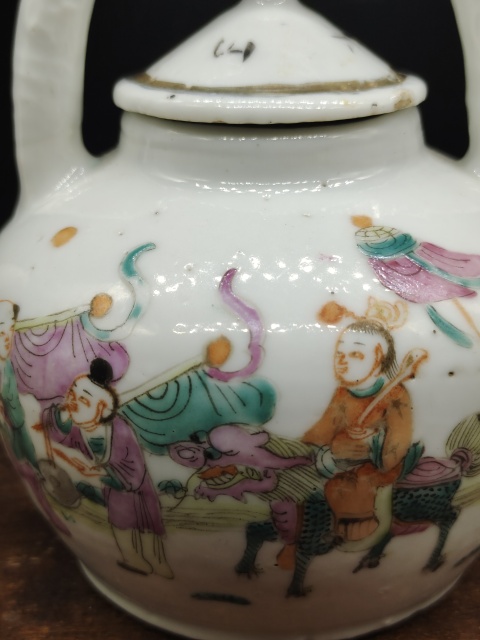 古玩陶瓷清晚粉彩麒麟送子紋提梁壺拍賣(mài)，當(dāng)前價(jià)格2280元