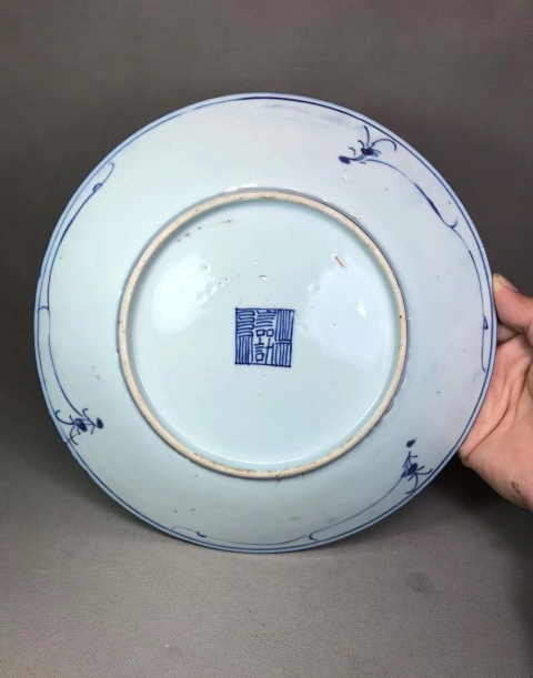 古玩陶瓷清中·青花纏枝花卉紋盤真品鑒賞圖