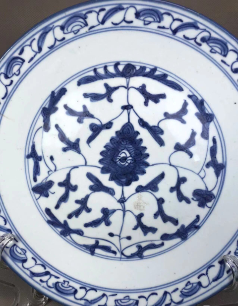 古玩陶瓷清中·青花纏枝花卉紋盤真品鑒賞圖
