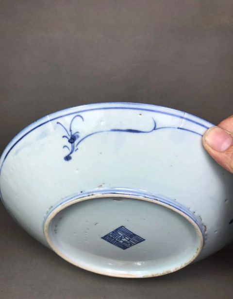 古玩陶瓷清中·青花纏枝花卉紋盤真品鑒賞圖