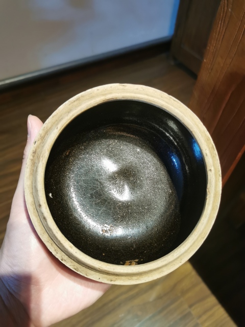 古玩陶瓷明清?褐釉獸紐蓋盒拍賣,當前價格555元