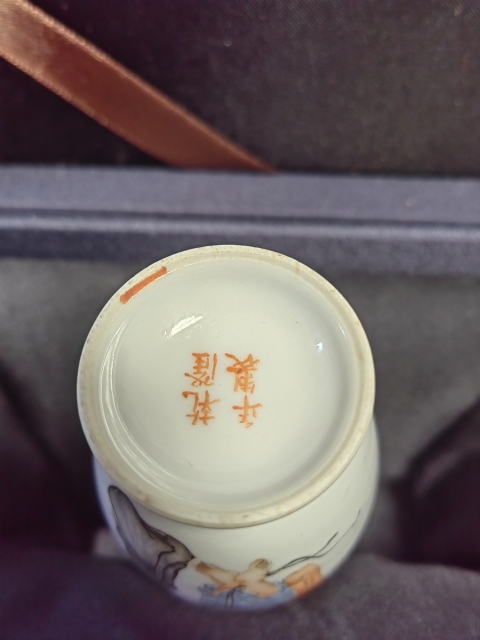 古玩陶瓷民國粉彩布袋和尚長頸瓶拍賣,當(dāng)前價(jià)格18000元