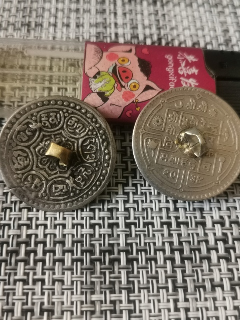 西藏銀幣扣飾兩枚拍賣，當前價格333元