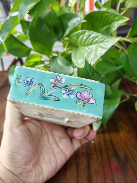古玩陶瓷民國松石綠地粉彩花蝶紋蓋盒拍賣,當前價格3580元