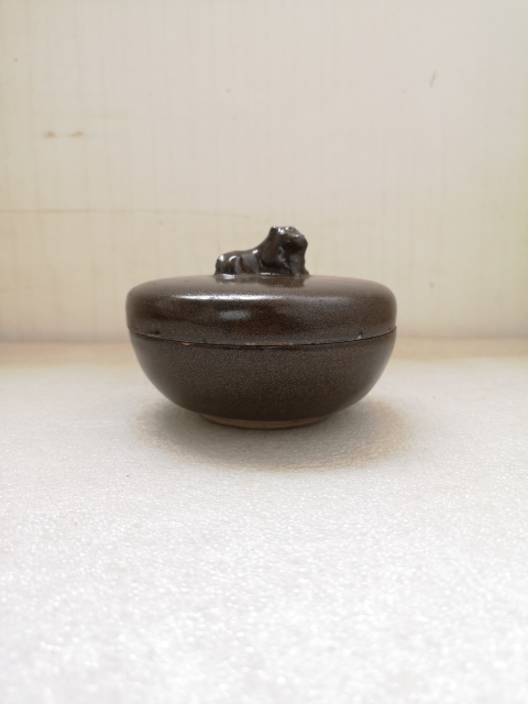 古玩陶瓷清代褐釉蓋罐拍賣,當前價格680元