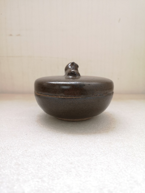 古玩陶瓷清代褐釉蓋罐拍賣,當前價格680元