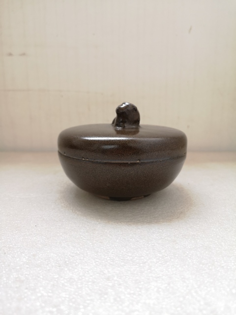 古玩陶瓷清代褐釉蓋罐拍賣,當前價格680元