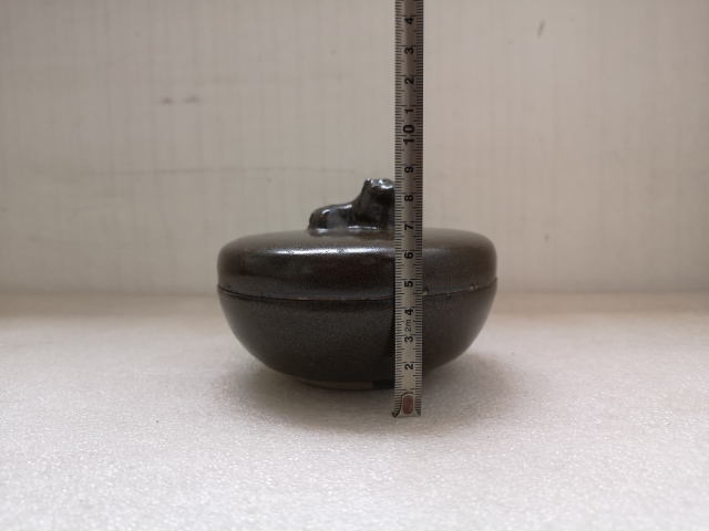 古玩陶瓷清代褐釉蓋罐拍賣,當前價格680元