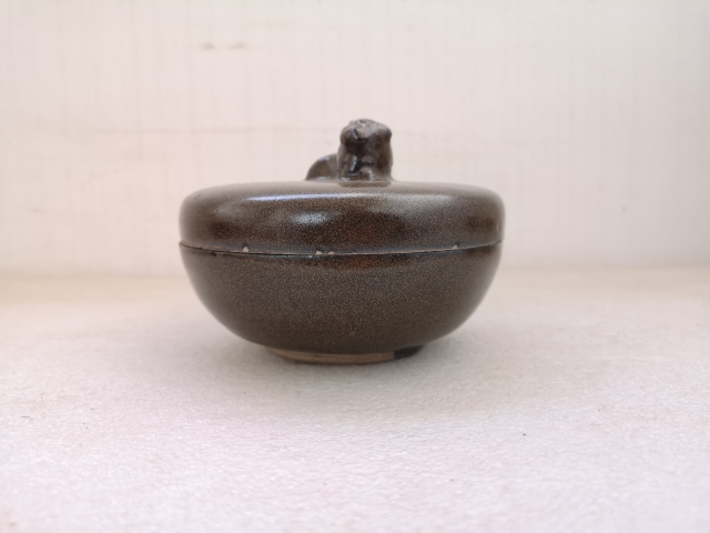 古玩陶瓷清代褐釉蓋罐拍賣,當前價格680元