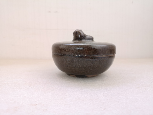 古玩陶瓷清代褐釉蓋罐拍賣,當前價格680元