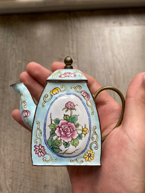古玩雜項民國銅胎畫琺瑯花卉紋茶壺水滴拍賣，當前價格1288元
