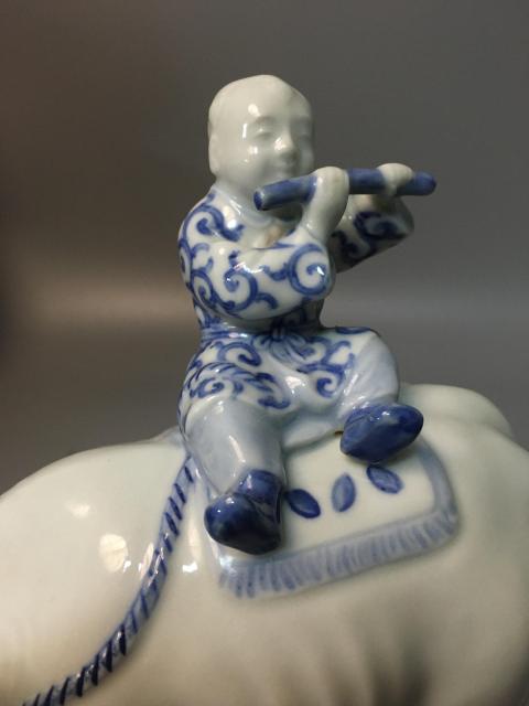 古玩陶瓷【稀有擺件】民國青花童子牧牛瓷塑拍賣，當前價格6260元
