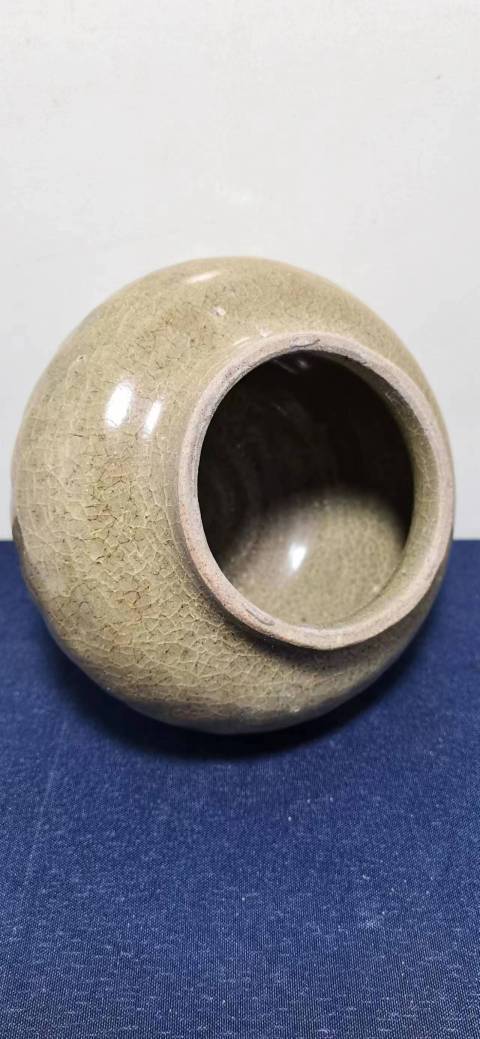 古玩陶瓷龍泉青瓷刻仰蓮紋蓋罐拍賣,當(dāng)前價格5000元