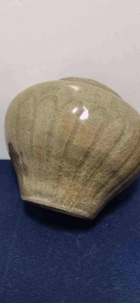 古玩陶瓷龍泉青瓷刻仰蓮紋蓋罐拍賣,當(dāng)前價格5000元