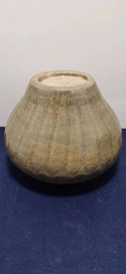 古玩陶瓷龍泉青瓷刻仰蓮紋蓋罐拍賣,當(dāng)前價格5000元