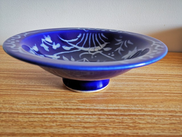 古玩陶瓷霽藍釉堆白花卉紋高足貢盤拍賣,當前價格3200元