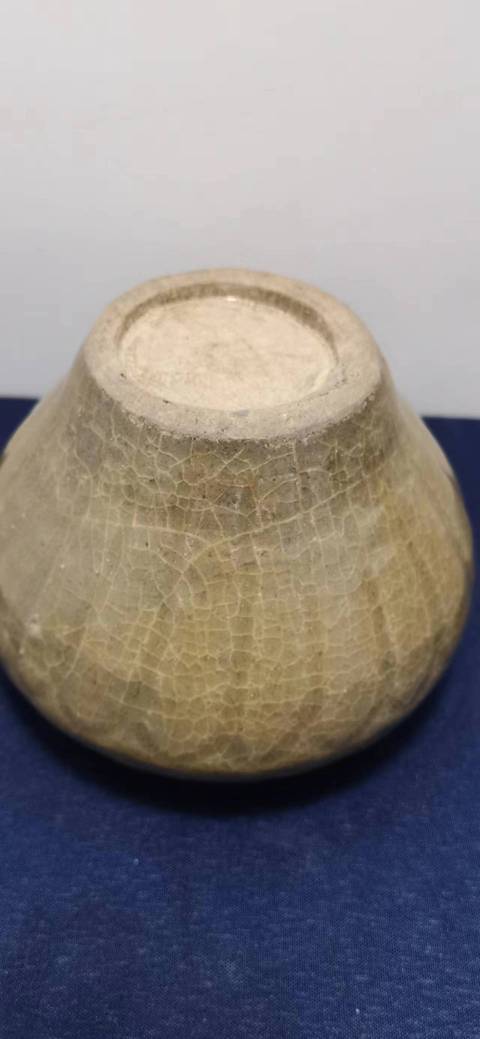 古玩陶瓷龍泉青瓷刻仰蓮紋蓋罐拍賣,當(dāng)前價格5000元