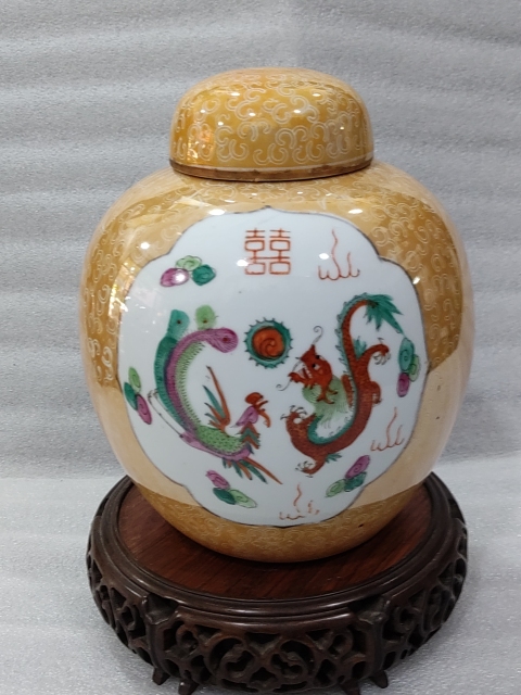 古玩陶瓷醬釉開窗粉彩龍鳳戲珠紋蓋罐拍賣,當(dāng)前價(jià)格880元