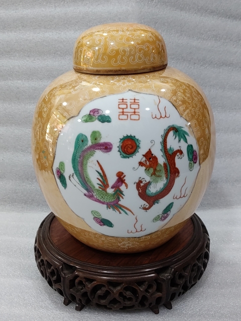 古玩陶瓷醬釉開窗粉彩龍鳳戲珠紋蓋罐拍賣,當(dāng)前價(jià)格880元