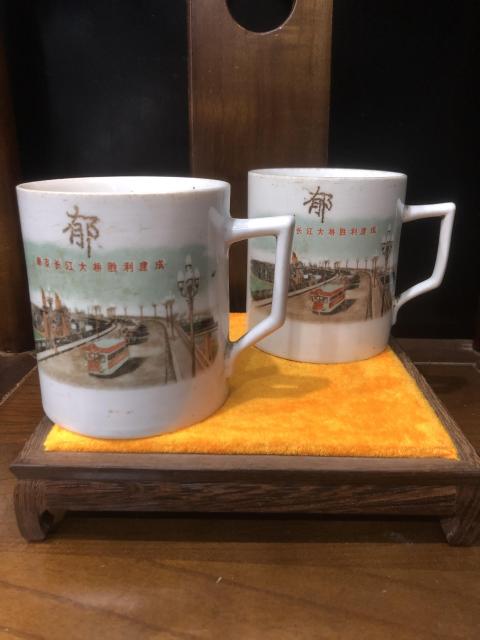 古玩陶瓷（新年放漏中）文革瓷-特殊時期-字款-執杯一對拍賣，當前價格2007元