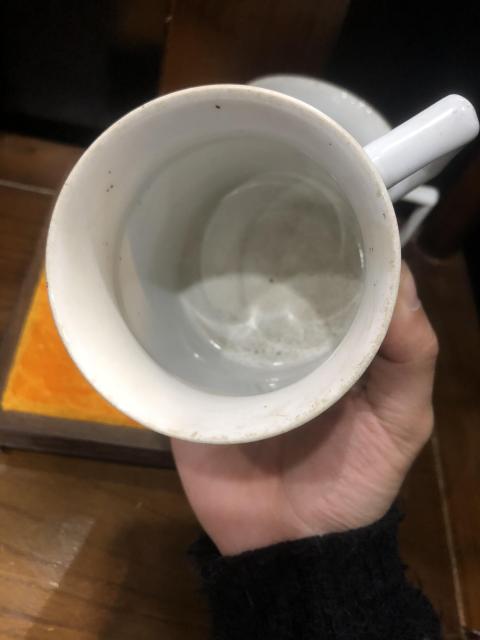 古玩陶瓷（新年放漏中）文革瓷-特殊時期-字款-執杯一對拍賣，當前價格2007元