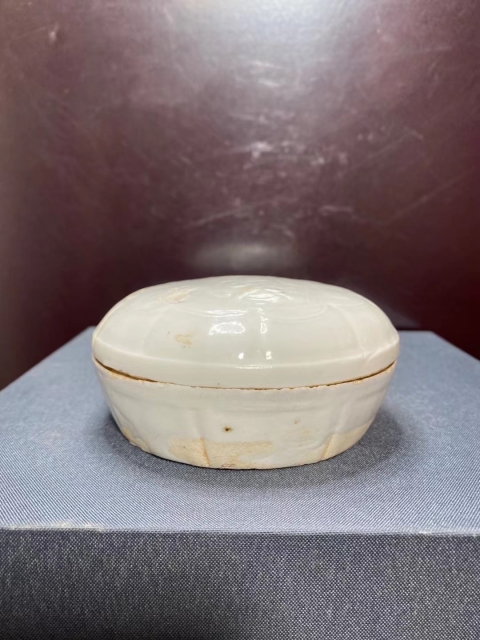 古玩陶瓷宋元白瓷劃花粉盒拍賣,當前價格1050元