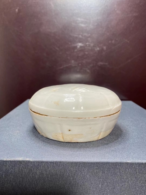 古玩陶瓷宋元白瓷劃花粉盒拍賣,當前價格1050元