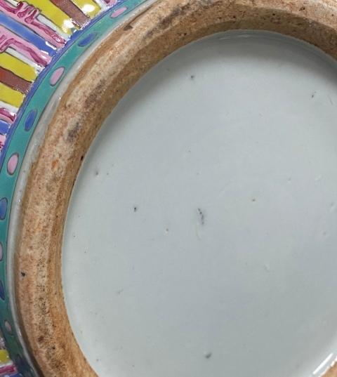 域鉴古玩】墨地粉彩百花不落地天球瓶拍卖价格/图片/值多少钱