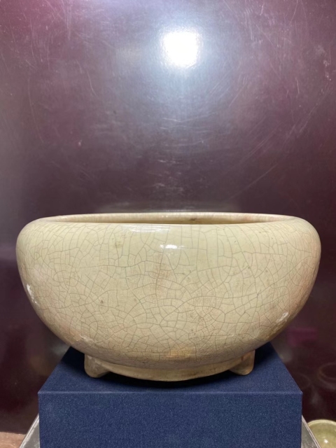 古玩陶瓷清中哥釉三足爐拍賣(mài)，當(dāng)前價(jià)格3200元