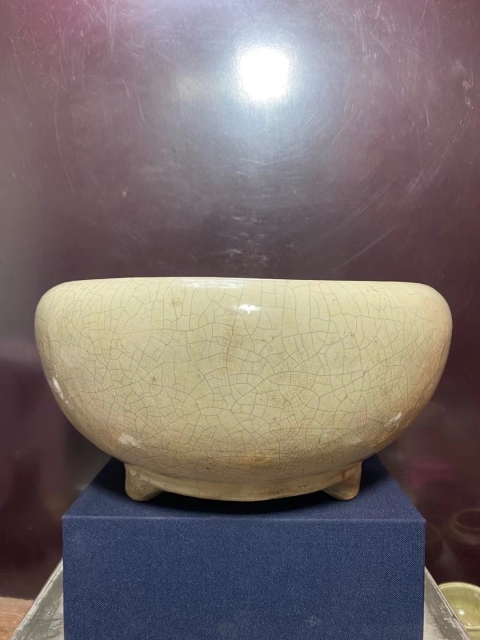 古玩陶瓷清中哥釉三足爐拍賣(mài)，當(dāng)前價(jià)格3200元