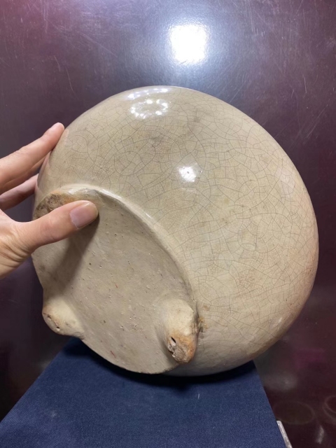 古玩陶瓷清中哥釉三足爐拍賣(mài)，當(dāng)前價(jià)格3200元