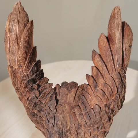 古玩雜項(xiàng)海南黃花梨雕雄鷹展翅擺件拍賣，當(dāng)前價(jià)格3900元
