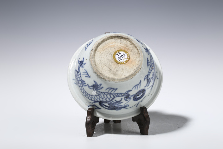 古玩陶瓷康熙·青花雙龍戲珠紋香爐拍賣，當前價格1980元