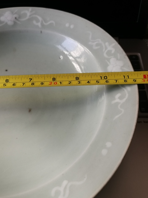 古玩陶瓷清代中期,豆青釉堆白花卉盤拍賣,當前價格3333元