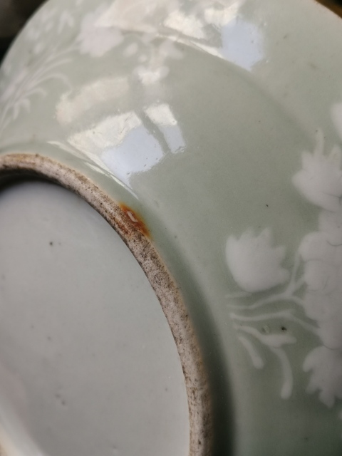 古玩陶瓷清代中期,豆青釉堆白花卉盤拍賣,當前價格3333元