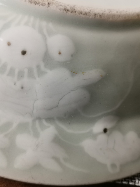 古玩陶瓷清代中期,豆青釉堆白花卉盤拍賣,當前價格3333元