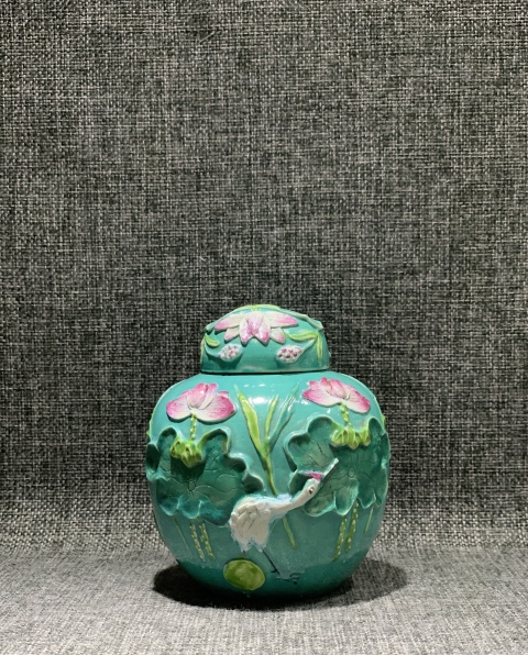 古玩陶瓷【望月樓】民國時期松石綠釉一路連科雕瓷罐拍賣，當前價格2600元