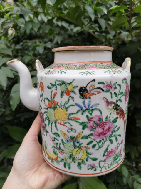 古玩陶瓷7959】清嘉慶 廣彩花鳥蝴蝶圖大茶壺拍賣,當(dāng)前價格4880元