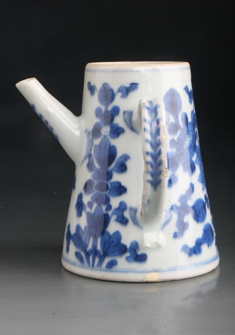 古玩陶瓷7937】清康熙 青花花卉紋側(cè)把壺拍賣,當(dāng)前價(jià)格4080元